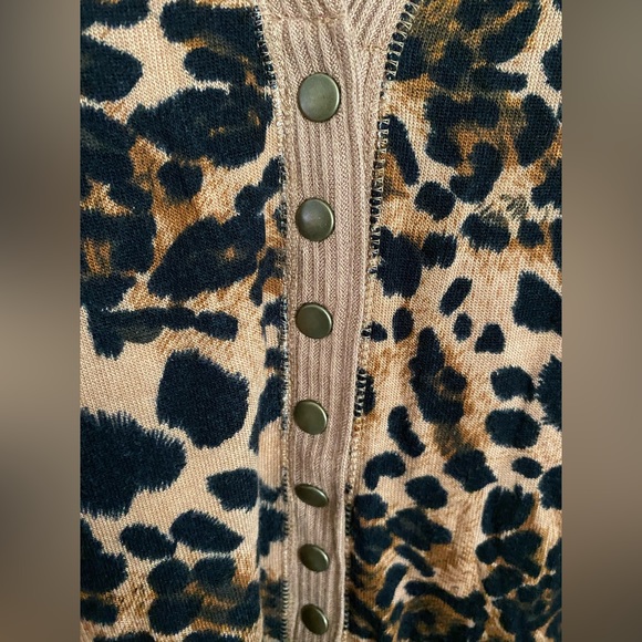 Zenana brown and black cheetah print button-down cardigan. - Picture 3 of 11